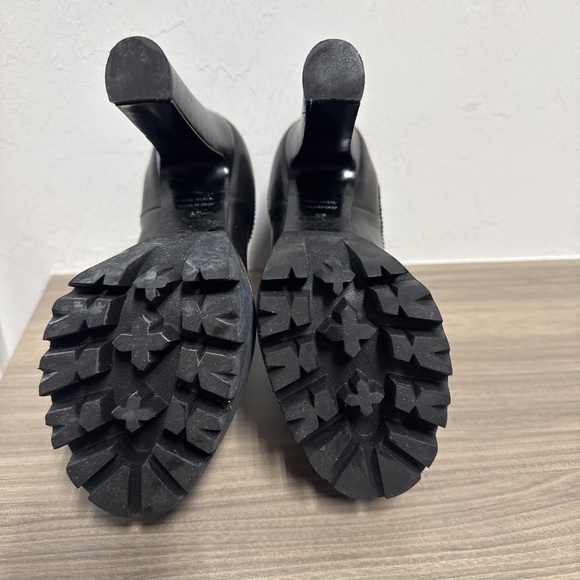 Statement Versus boots. - Picture 5 of 7